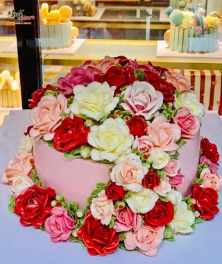 Bánh kem tạo hình độc đáo Size 20cm – ảnh 1