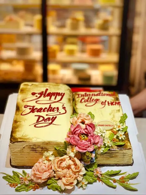 Bánh Kem Bơ Sinh Nhật Hình Quyển Sách Đôi Tặng Cô Giáo