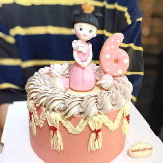 Bánh Kem Bơ Pháp Sinh Nhật + Tạo Hình Fondant Bé Gái – BFD77 – ảnh 1