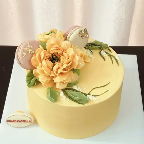 Hình bánh kem bơ Pháp Grand Castella 330