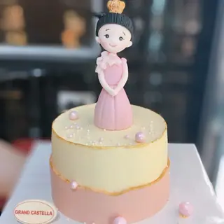 Bánh Kem Bơ Pháp Sinh Nhật + Tạo Hình Fondant Bé Gái – BFD80 – ảnh 1