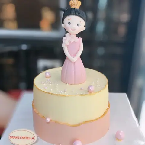 Bánh Kem Bơ Pháp Sinh Nhật + Tạo Hình Fondant Bé Gái – BFD80