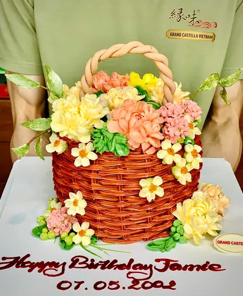 Bánh kem bơ Pháp hình giỏ hoa – Nghệ thuật cách tân hoàn hảo đến từ Grand Castella